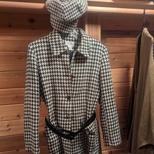 Made by Newport News. There's a hat and a coat with a belt